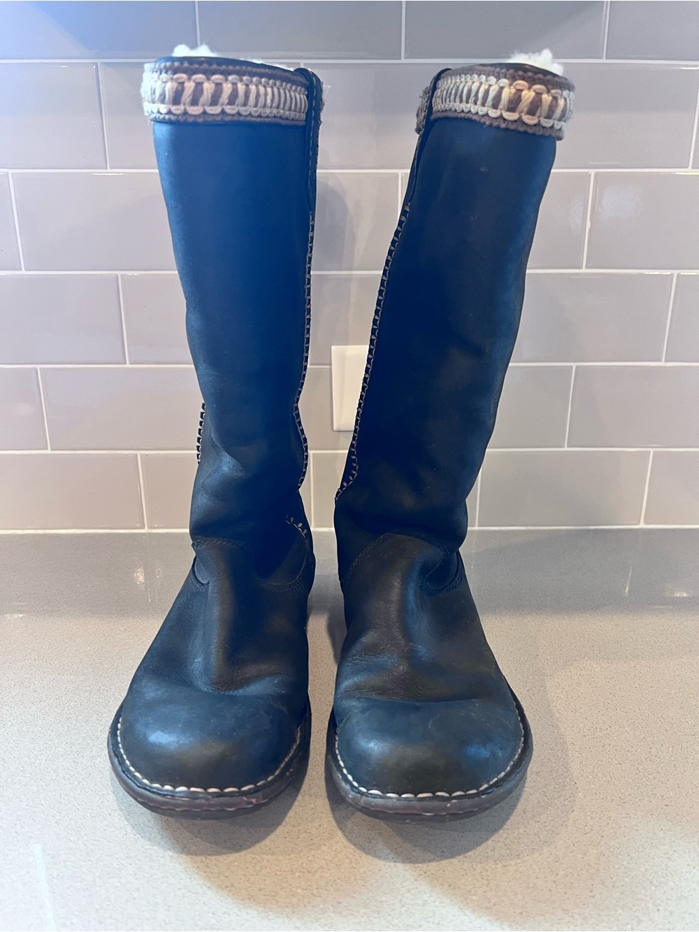UGG Swell Tall Black Leather
Sheepskin Tasman Boots Size 8
